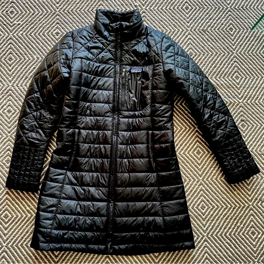 Patagonia women’s coat, size Medium. In perfect condition and barely worn.